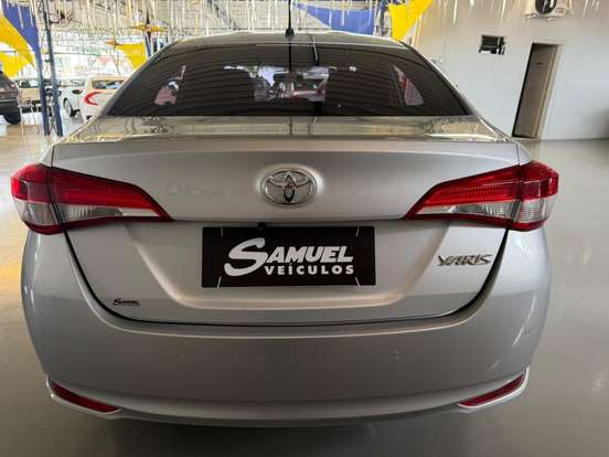 TOYOTA-YARIS-2022