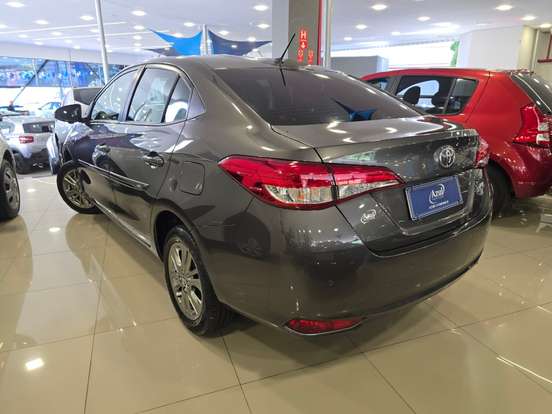 TOYOTA-YARIS-2021
