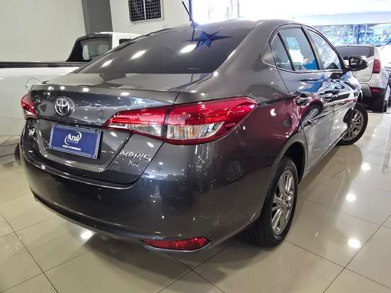 TOYOTA-YARIS-2021