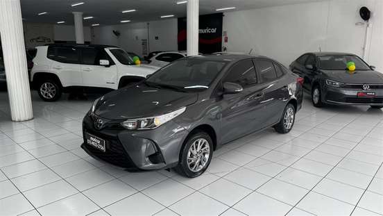 TOYOTA-YARIS-2022