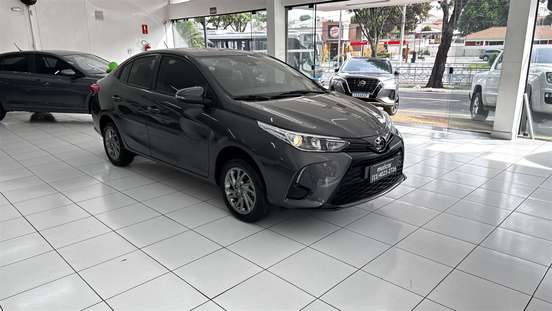 TOYOTA-YARIS-2022