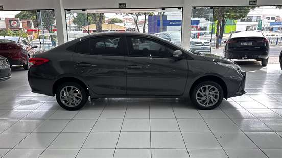TOYOTA-YARIS-2022