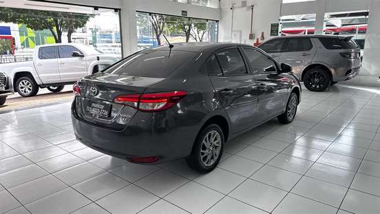 TOYOTA-YARIS-2022