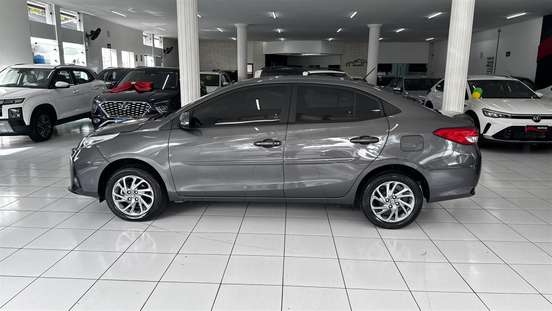 TOYOTA-YARIS-2022