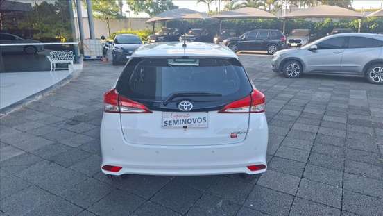 TOYOTA-YARIS-2024