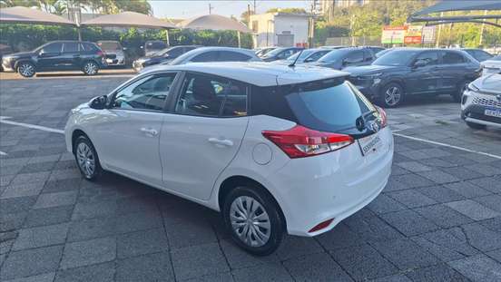 TOYOTA-YARIS-2024