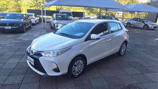 TOYOTA-YARIS-2024