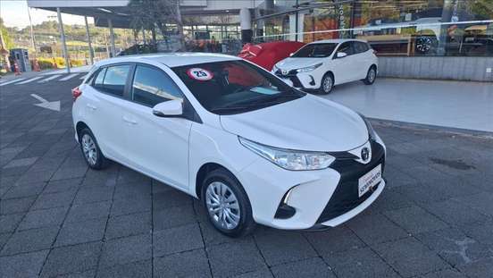 TOYOTA-YARIS-2024