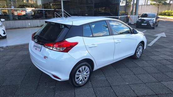 TOYOTA-YARIS-2024