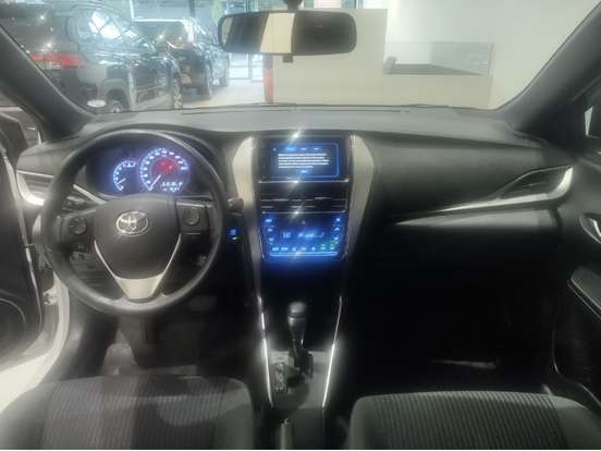 TOYOTA-YARIS-2021