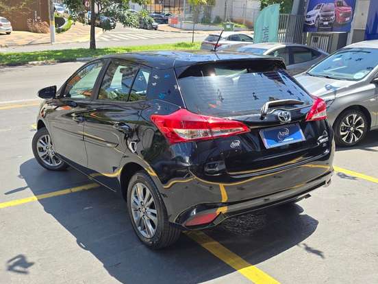 TOYOTA-YARIS-2019