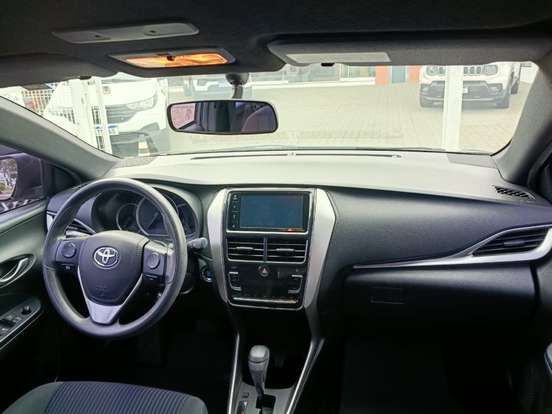TOYOTA-YARIS-2021