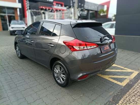 TOYOTA-YARIS-2021