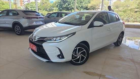 TOYOTA-YARIS-2023