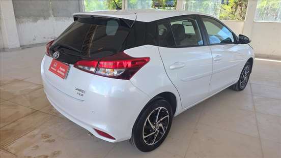 TOYOTA-YARIS-2023