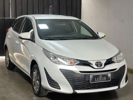 TOYOTA-YARIS-2021