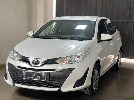 TOYOTA-YARIS-2021