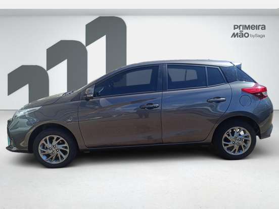 TOYOTA-YARIS-2023