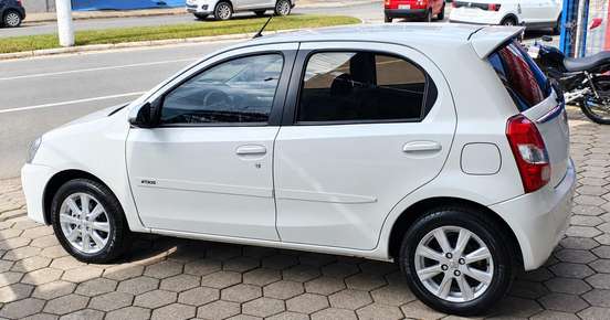 TOYOTA-ETIOS-2016
