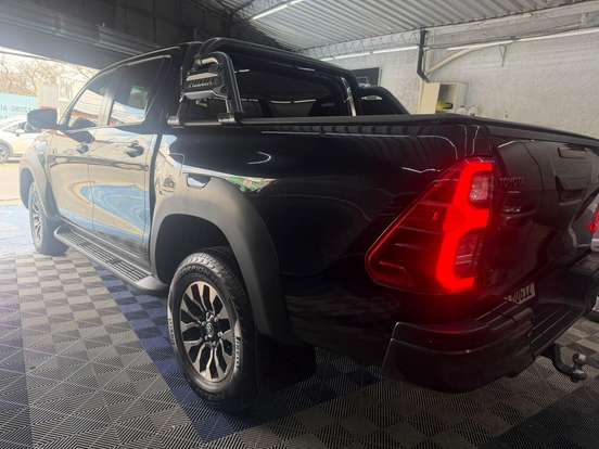 TOYOTA-HILUX-2.8 D-4D TURBO DIESEL CD GR-S 4X4 AUTOMÁTICO TOYOTA-HILUX-2022