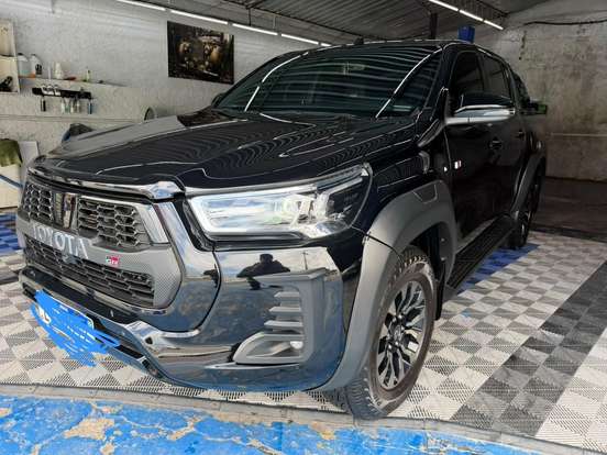 TOYOTA-HILUX-2.8 D-4D TURBO DIESEL CD GR-S 4X4 AUTOMÁTICO TOYOTA-HILUX-2022