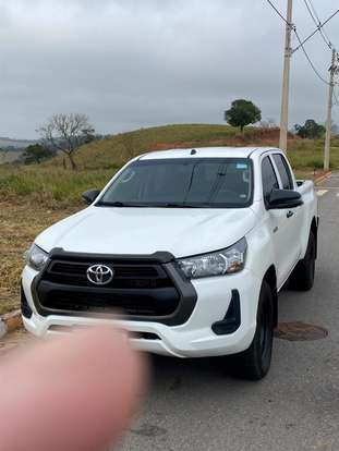 TOYOTA-HILUX-2021
