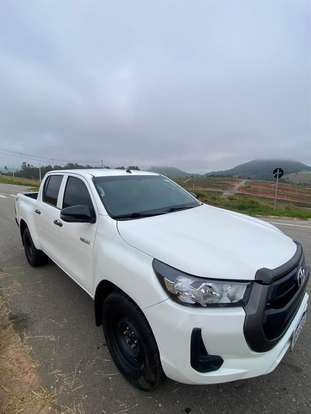 TOYOTA-HILUX-2021