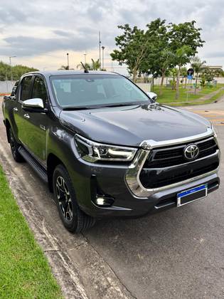 TOYOTA HILUX 2.8 D-4D TURBO DIESEL CD SRX 4X4 AUTOMÁTICO