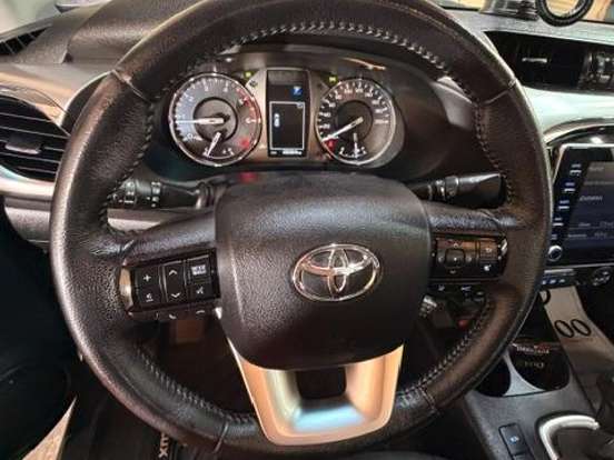 TOYOTA-HILUX-2.8 D-4D TURBO DIESEL CD SRX 4X4 AUTOMÁTICO TOYOTA-HILUX-2023