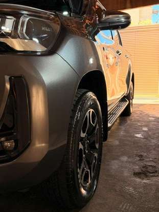 TOYOTA-HILUX-2023