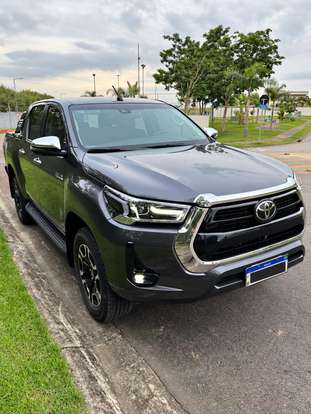 TOYOTA-HILUX-2023