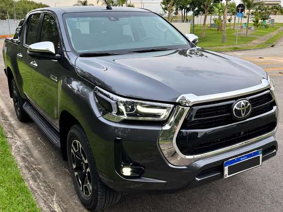 TOYOTA-HILUX-2.8 D-4D TURBO DIESEL CD SRX 4X4 AUTOMÁTICO TOYOTA-HILUX-2023