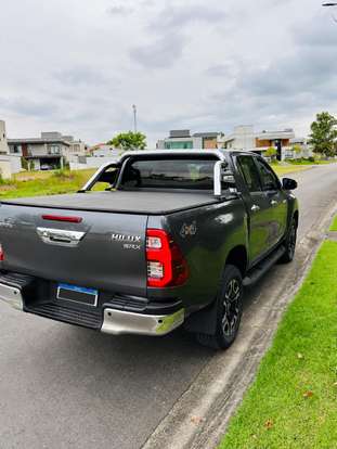 TOYOTA-HILUX-2023
