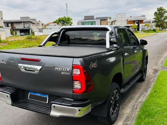 TOYOTA-HILUX-2.8 D-4D TURBO DIESEL CD SRX 4X4 AUTOMÁTICO TOYOTA-HILUX-2023