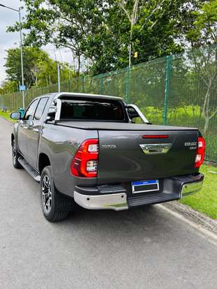 TOYOTA-HILUX-2023