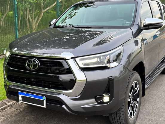 TOYOTA-HILUX-2.8 D-4D TURBO DIESEL CD SRX 4X4 AUTOMÁTICO TOYOTA-HILUX-2023