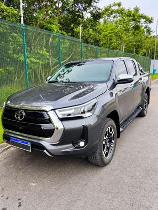 TOYOTA-HILUX-2023