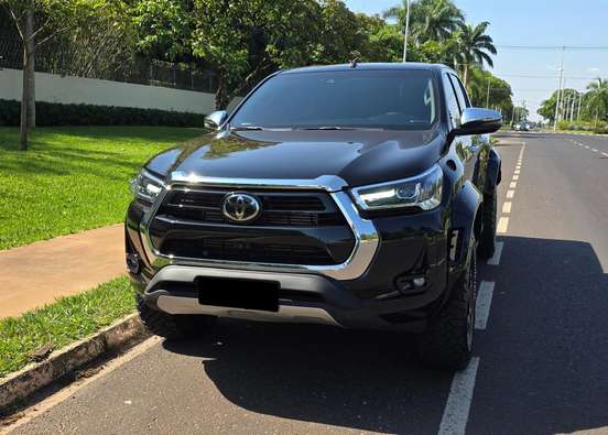 TOYOTA-HILUX-2.8 D-4D TURBO DIESEL CD SRX PLUS 4X4 AUTOMÁTICO TOYOTA-HILUX-2024