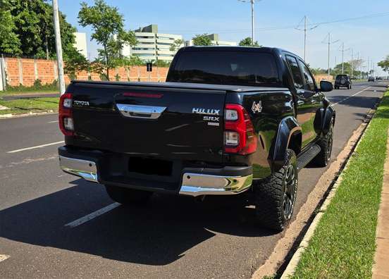 TOYOTA-HILUX-2.8 D-4D TURBO DIESEL CD SRX PLUS 4X4 AUTOMÁTICO TOYOTA-HILUX-2024
