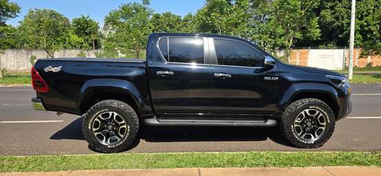 TOYOTA-HILUX-2024