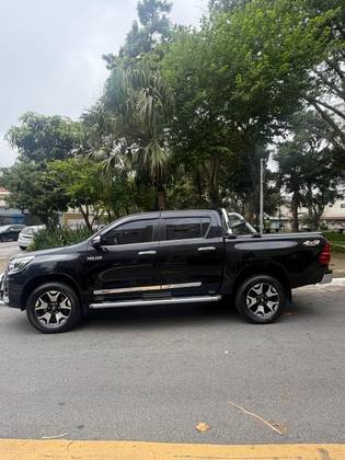 TOYOTA HILUX 2.8 SRX 4X4 CD 16V DIESEL 4P AUTOMÁTICO