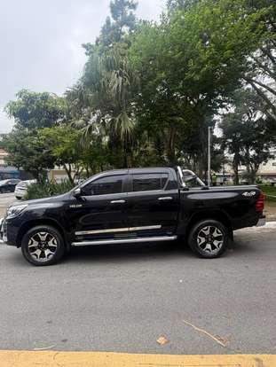 TOYOTA-HILUX-2.8 SRX 4X4 CD 16V DIESEL 4P AUTOMÁTICO TOYOTA-HILUX-2018