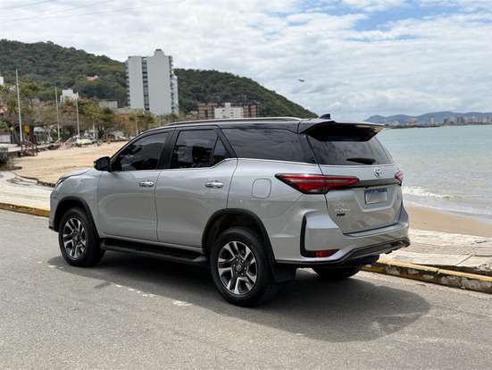 TOYOTA-HILUX SW4-2022