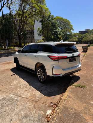 TOYOTA-HILUX SW4-2024