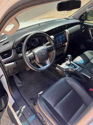 TOYOTA-HILUX SW4-2024