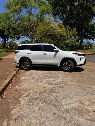 TOYOTA-HILUX SW4-2024