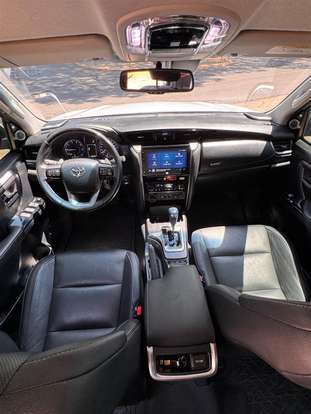 TOYOTA-HILUX SW4-2.8 D-4D TURBO DIESEL SRX PLATINUM 7L 4X4 AUTOMÁTICO TOYOTA-HILUX SW4-2024