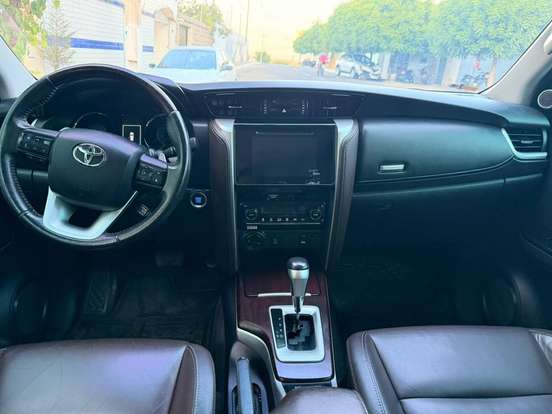 TOYOTA-HILUX SW4-2.8 SRX 4X4 16V TURBO INTERCOOLER DIESEL 4P AUTOMÁTICO TOYOTA-HILUX SW4-2019