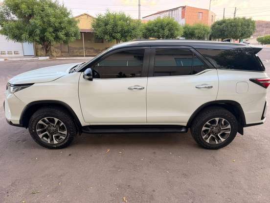 TOYOTA-HILUX SW4-2019