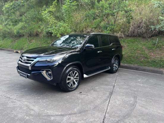 TOYOTA-HILUX SW4-2.8 SRX 4X4 7 LUGARES 16V TURBO INTERCOOLER DIESEL 4P AUTOMÁTICO TOYOTA-HILUX SW4-2019